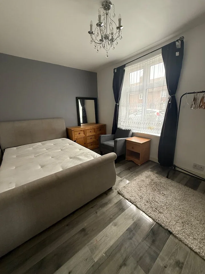 Room Ayloffe Road in Greater London