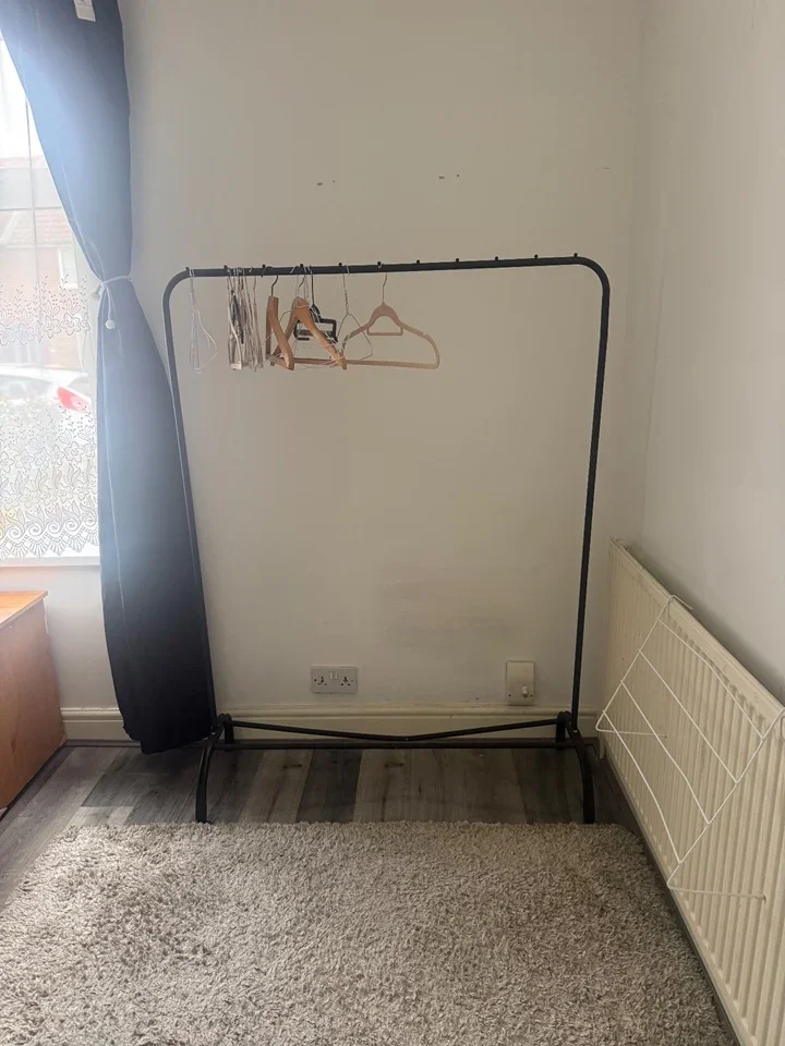 Room Ayloffe Road in Greater London