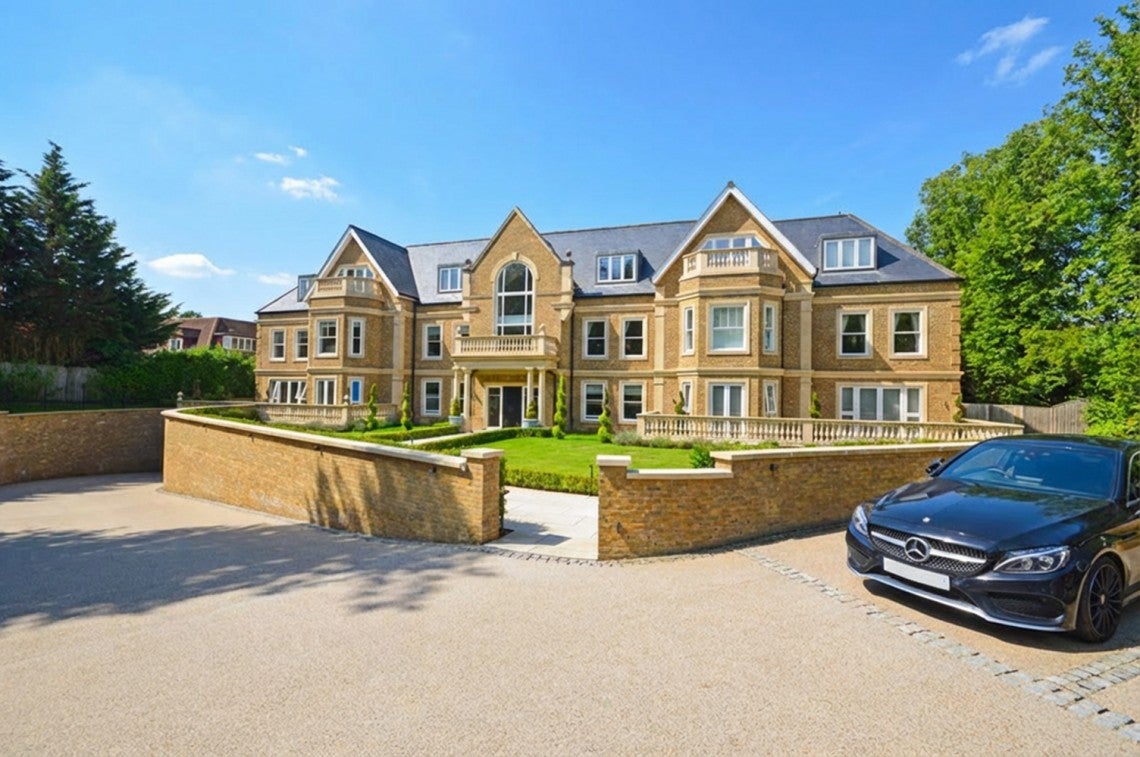 Flat Cockfosters Road in Greater London