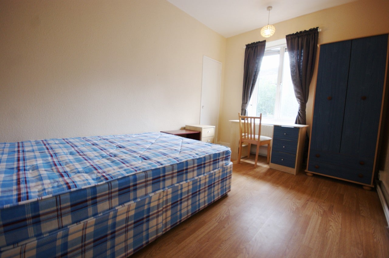 Flat Crowndale Road in London