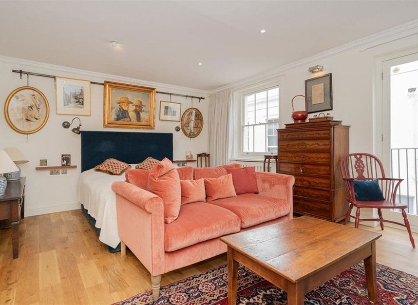 House Queen's Gate Mews in Greater London