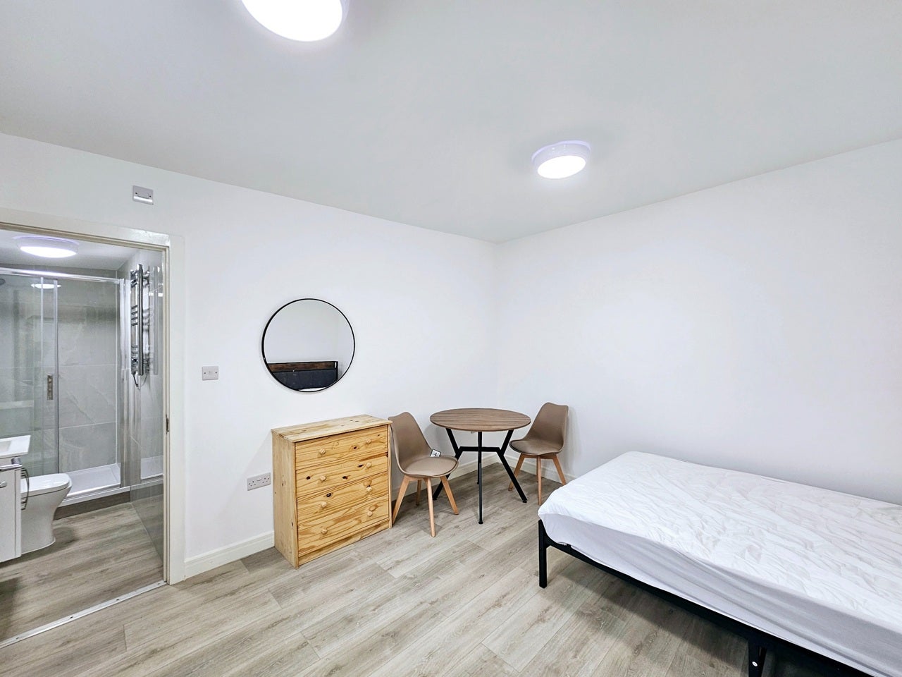 Room Hythe Street in Dartford