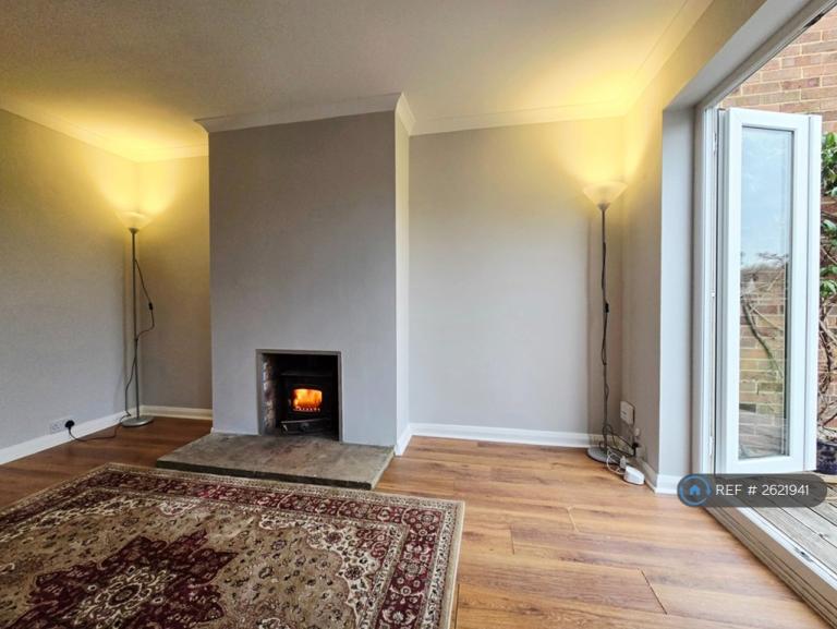 Flat Pembroke Road in Tonbridge and Malling