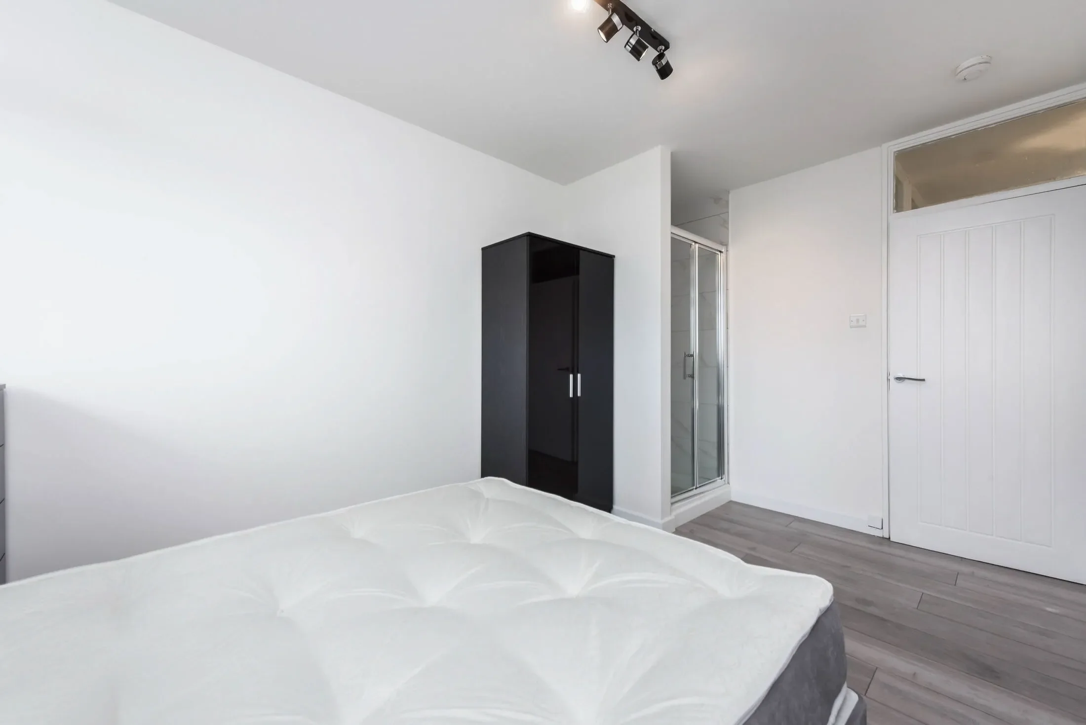 Flat Rotherhithe New Road in Greater London