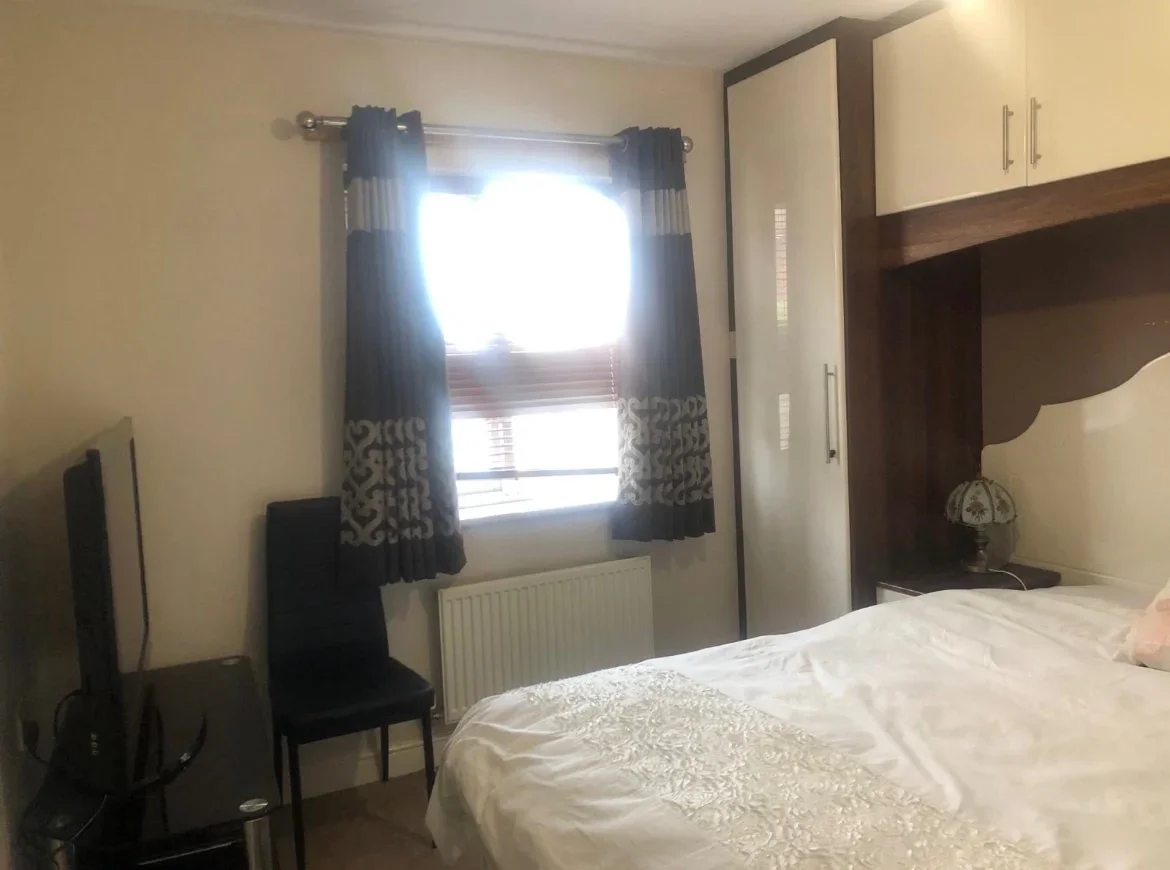Room Earlshall Place in Milton Keynes