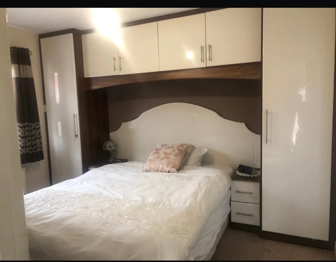 Room Earlshall Place in Milton Keynes