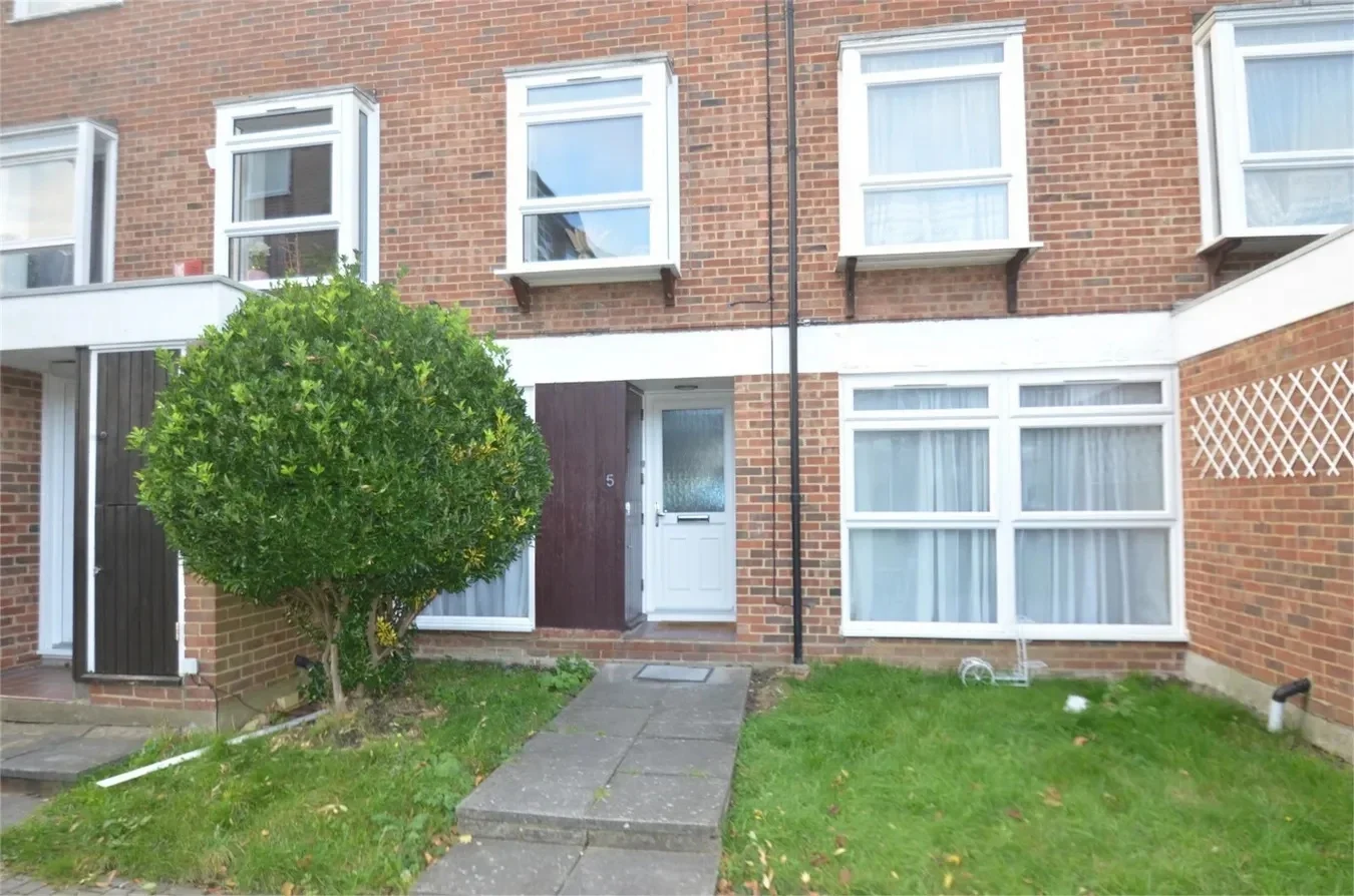 Flat Cotelands in Greater London