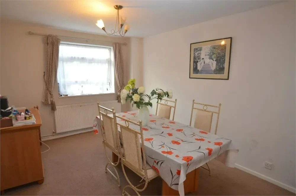 Flat Cotelands in Greater London