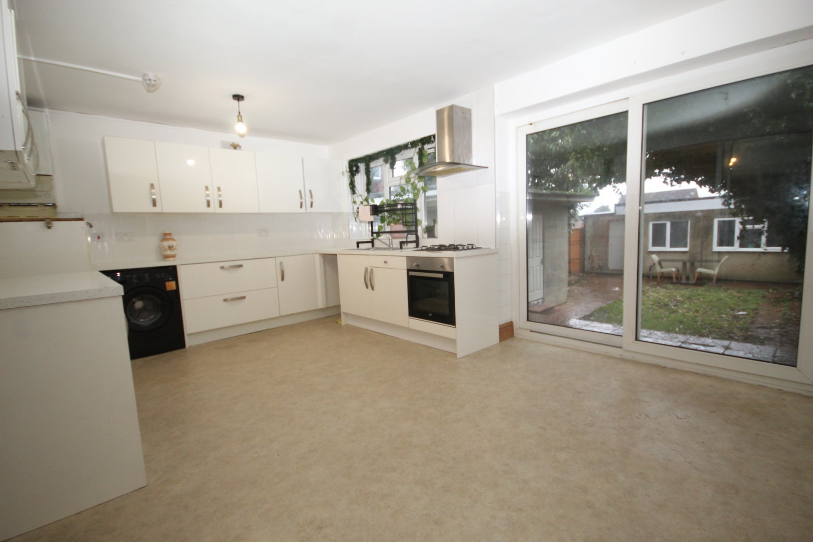 House Bovingdon Avenue in Greater London