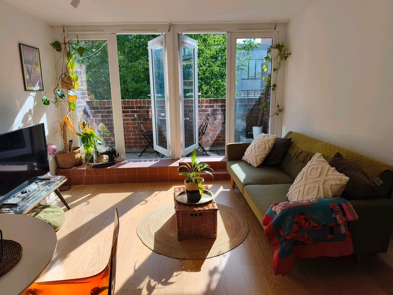 Flat Broome Way in Greater London