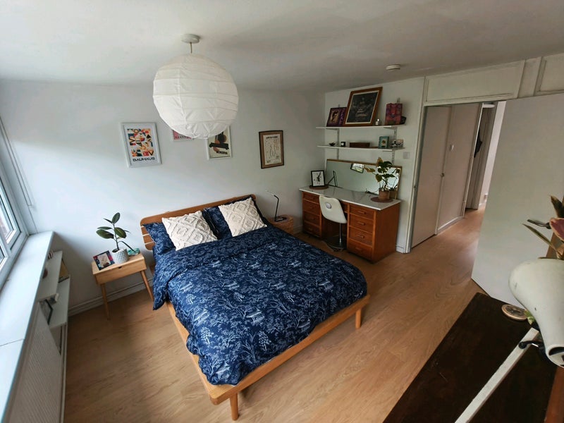 Flat Broome Way in Greater London