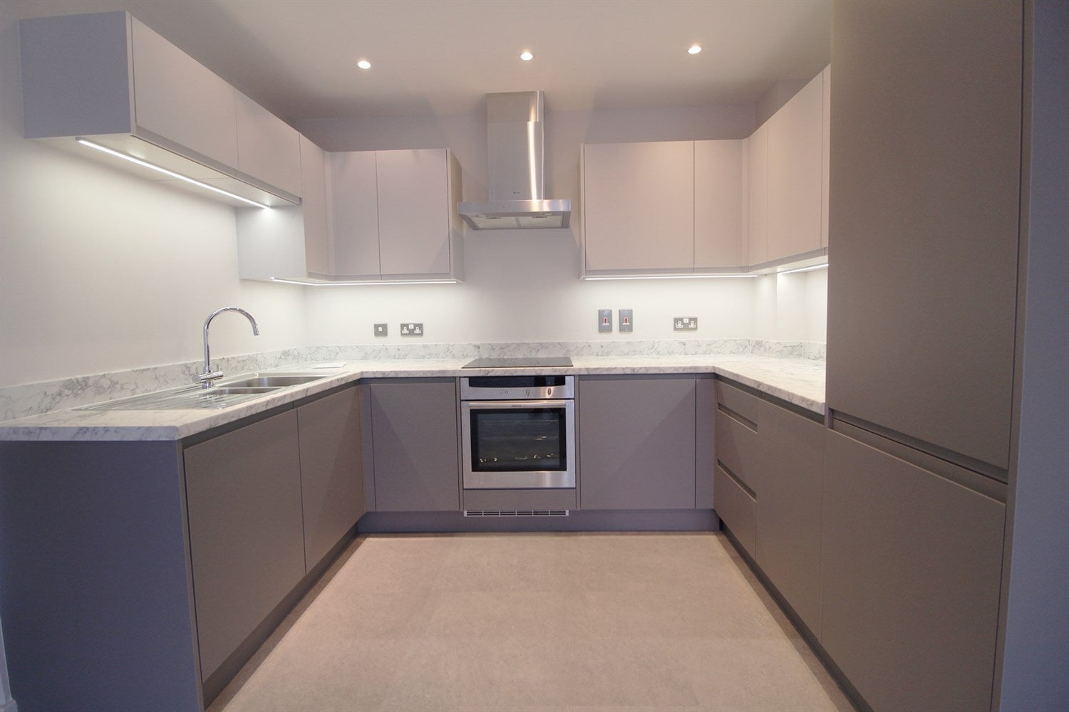 Flat Kenavon Drive in Reading
