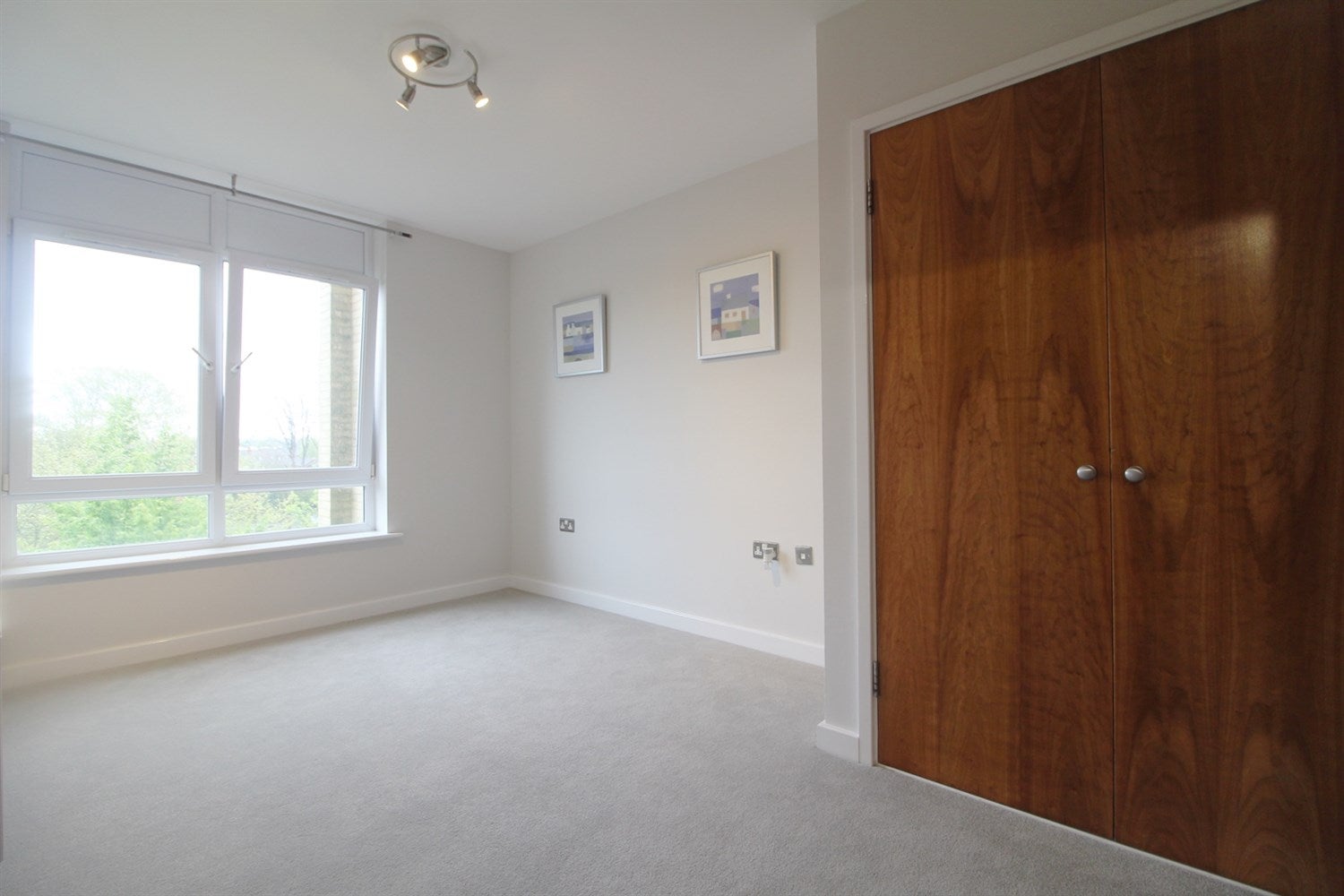 Flat Kenavon Drive in Reading