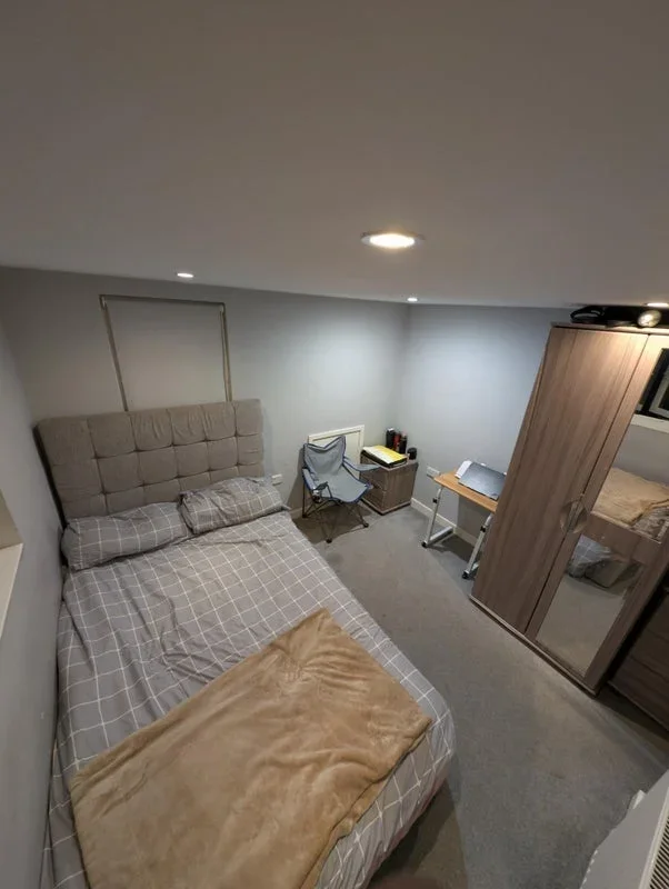 Room Copythorn Road in Portsmouth