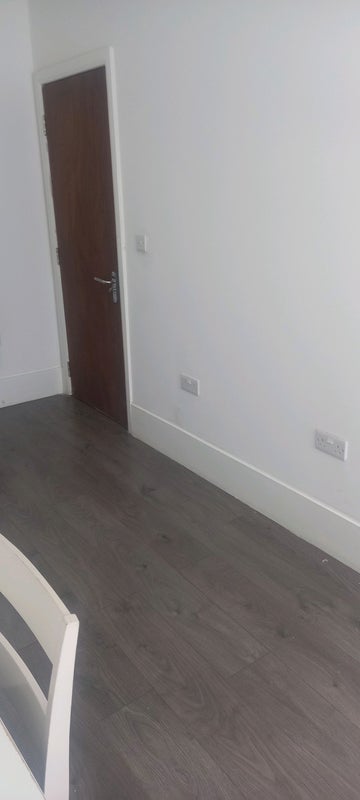Room Farringdon Road in Greater London