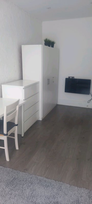 Room Farringdon Road in Greater London