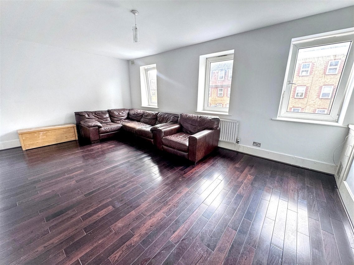 Flat Germander Way in Greater London