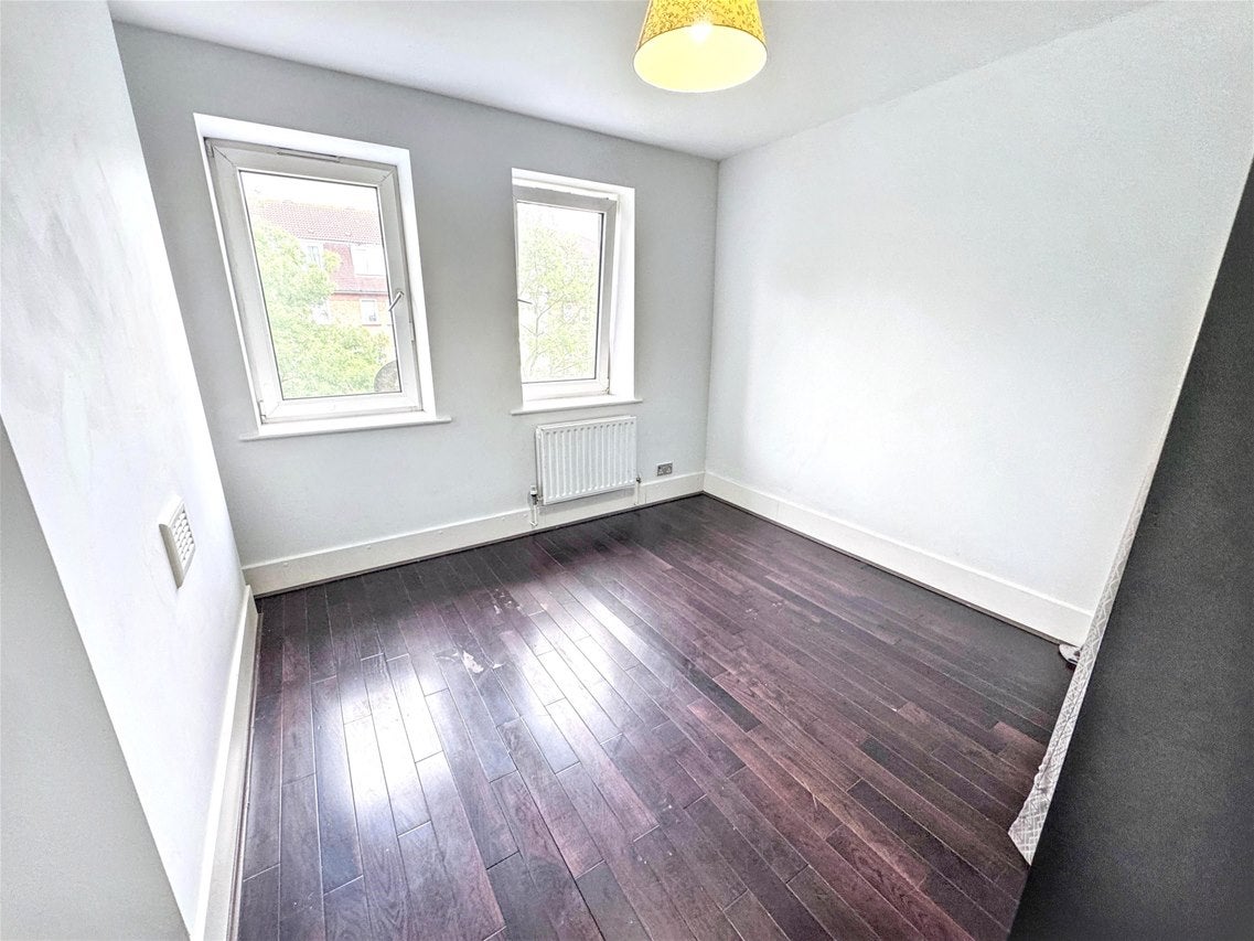 Flat Germander Way in Greater London