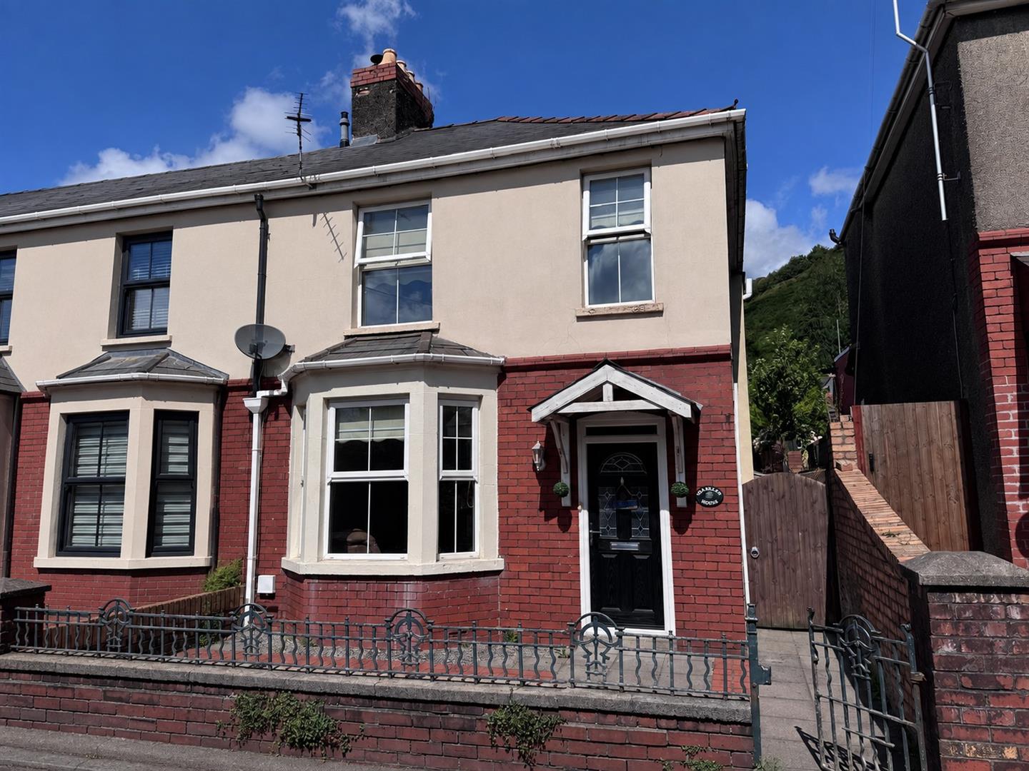 House Talbot Road in Pontyclun