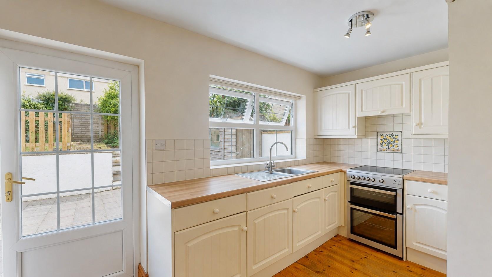 House Talbot Road in Pontyclun