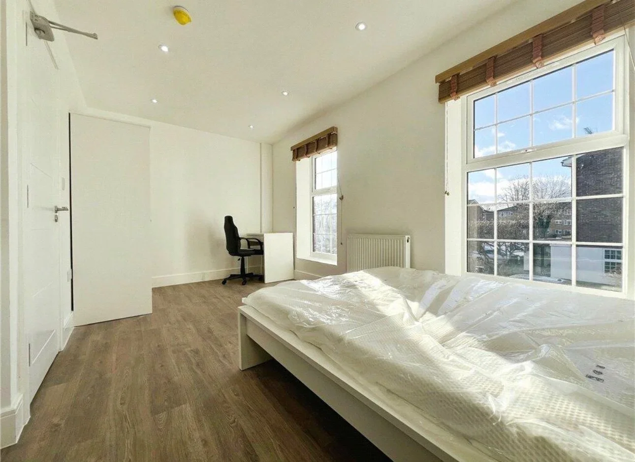 Room Kestrel Avenue in Borough of Spelthorne