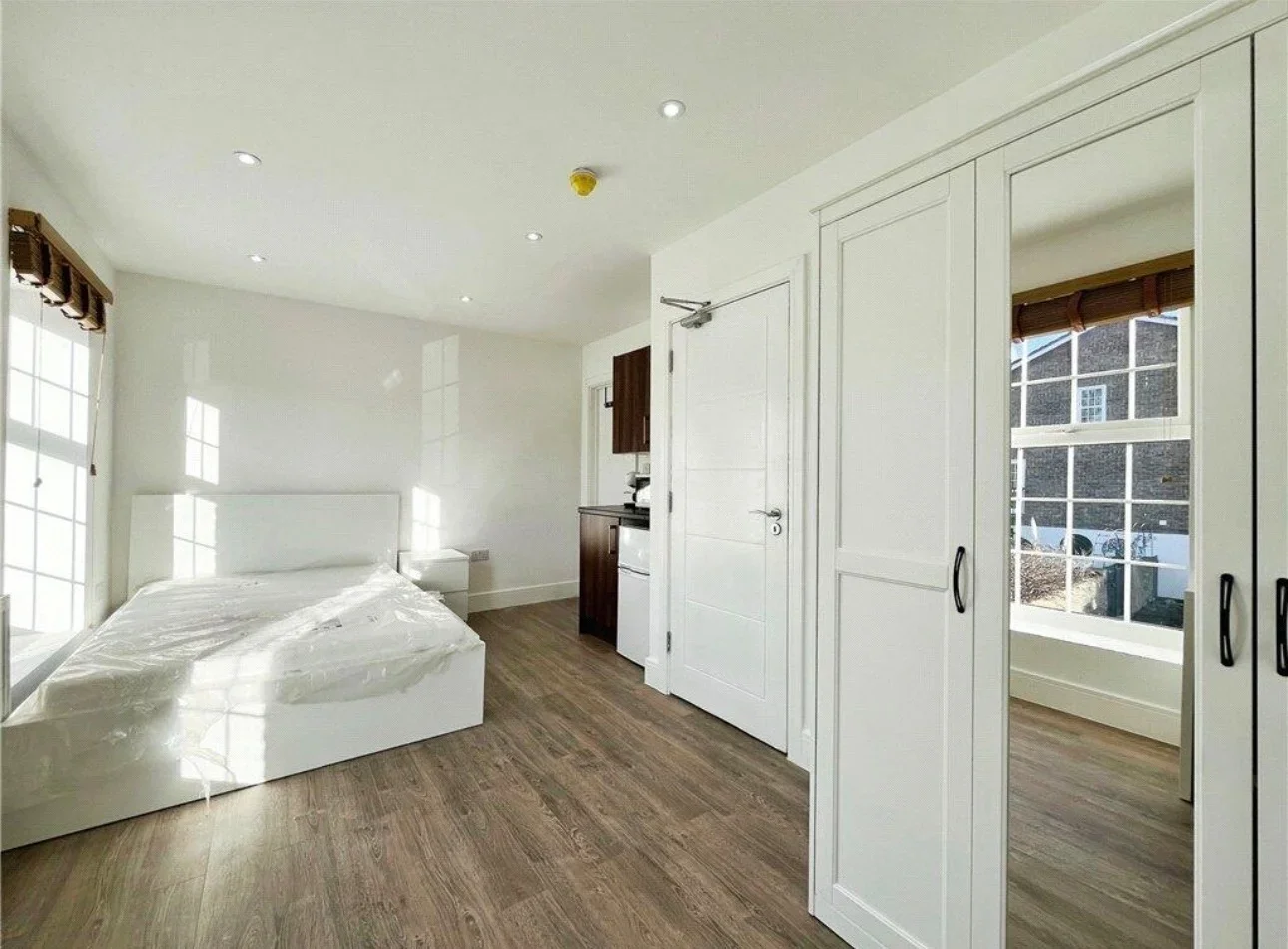 Room Kestrel Avenue in Borough of Spelthorne