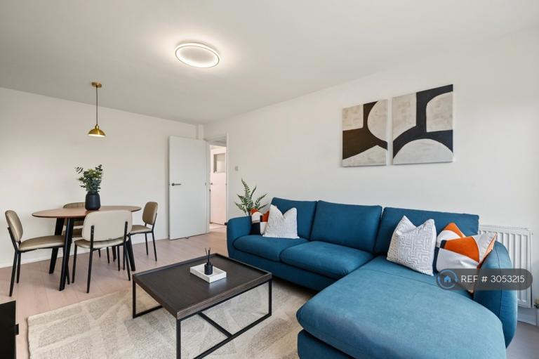 Flat Sunningfields Road in Greater London