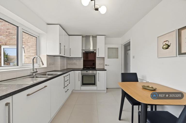Flat Sunningfields Road in Greater London