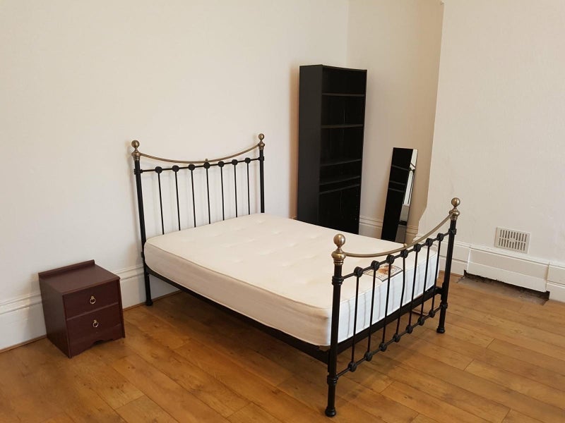 Room Burford Road in Nottingham
