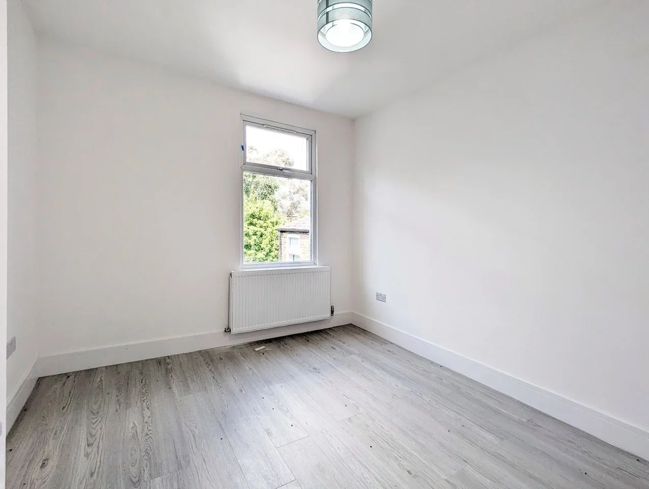 Flat Beaconsfield Road in Greater London