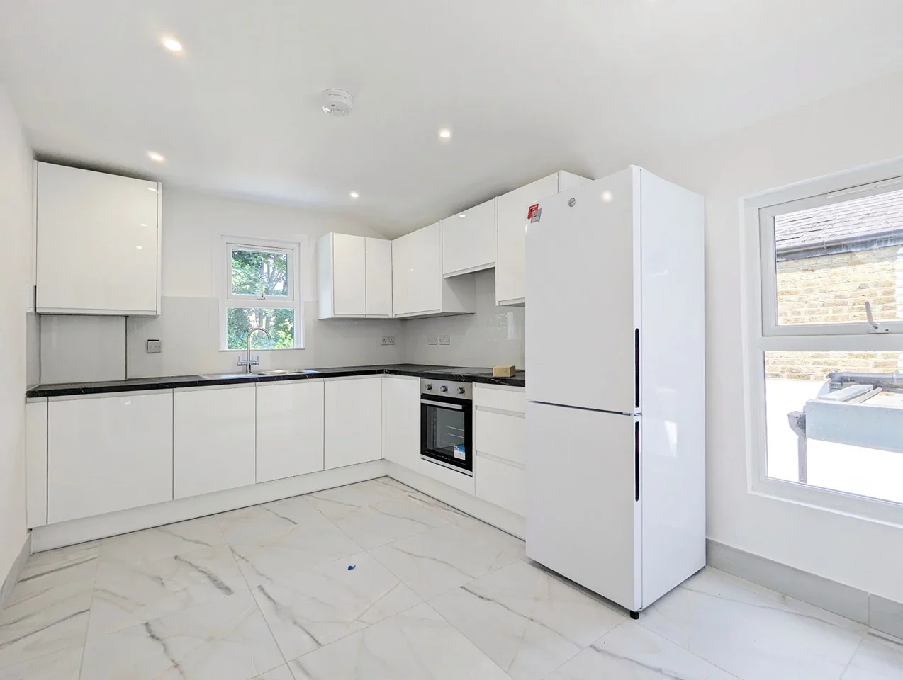 Flat Beaconsfield Road in Greater London