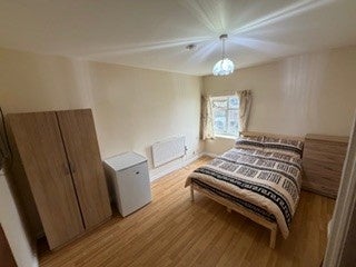 Room Norfolk Avenue in Greater London
