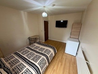 Room Norfolk Avenue in Greater London