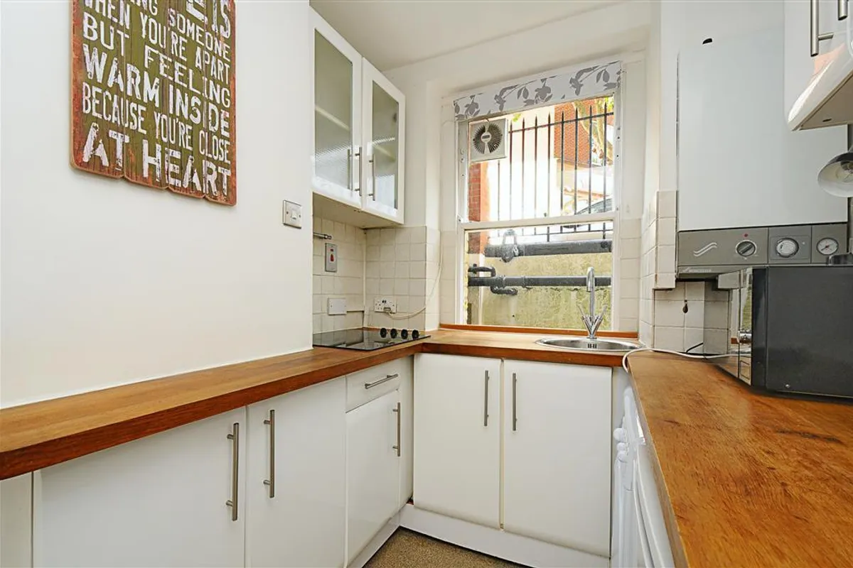 Flat Chiswick Road in Greater London
