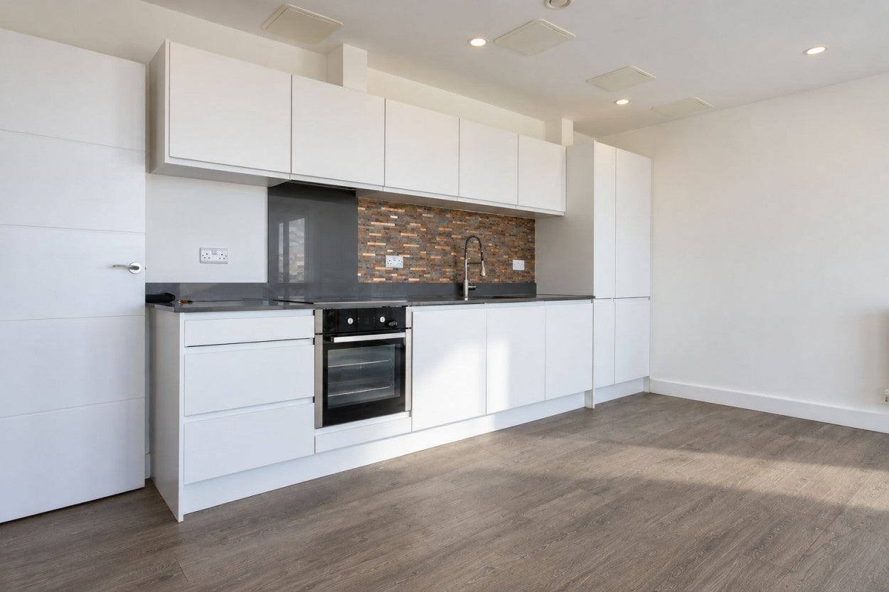 Flat Stafford Road in Greater London