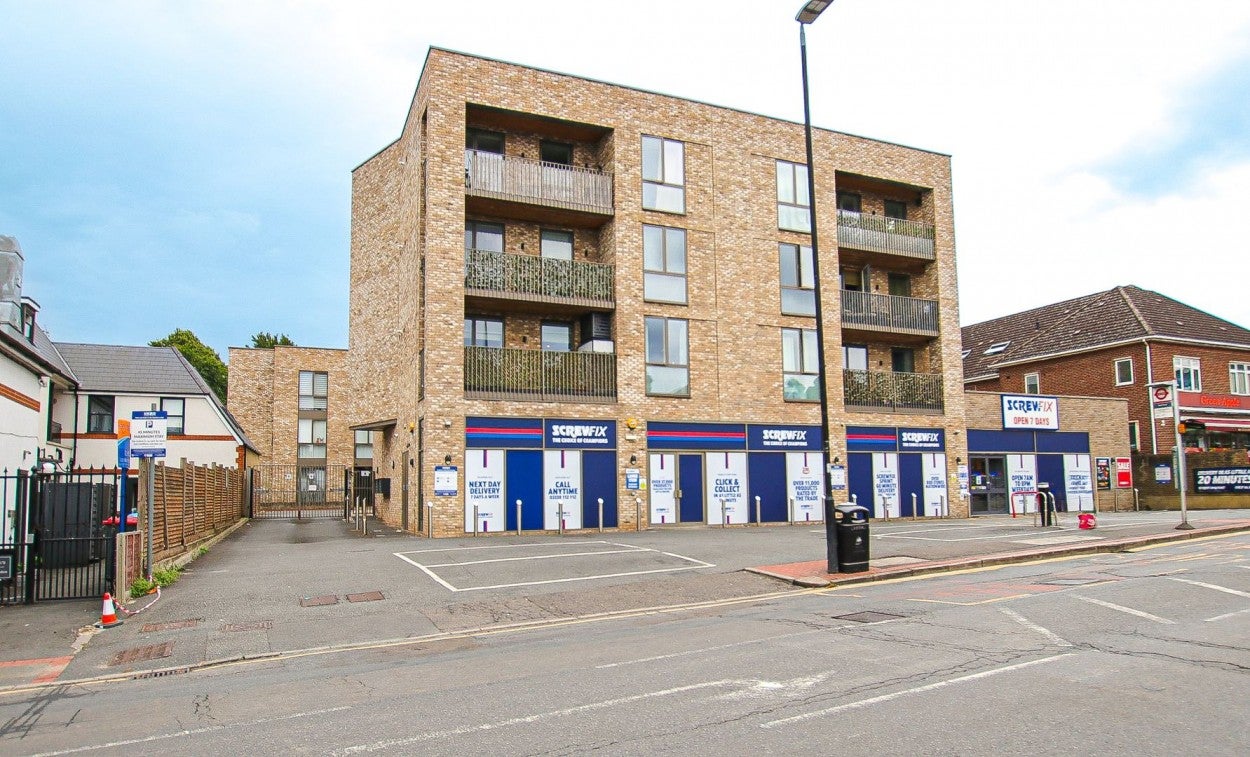 Flat Stafford Road in Greater London