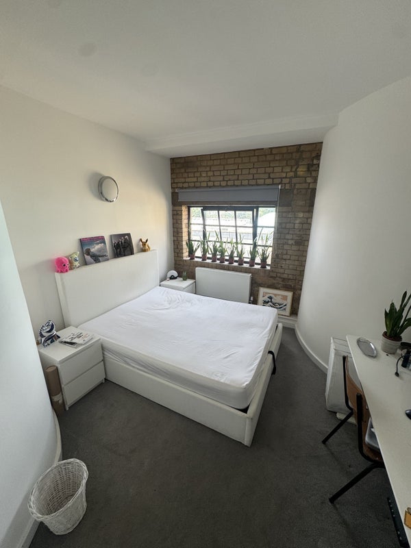 Room Tyssen Street in Greater London