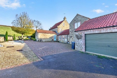 House Hutts Lane in Grewelthorpe
