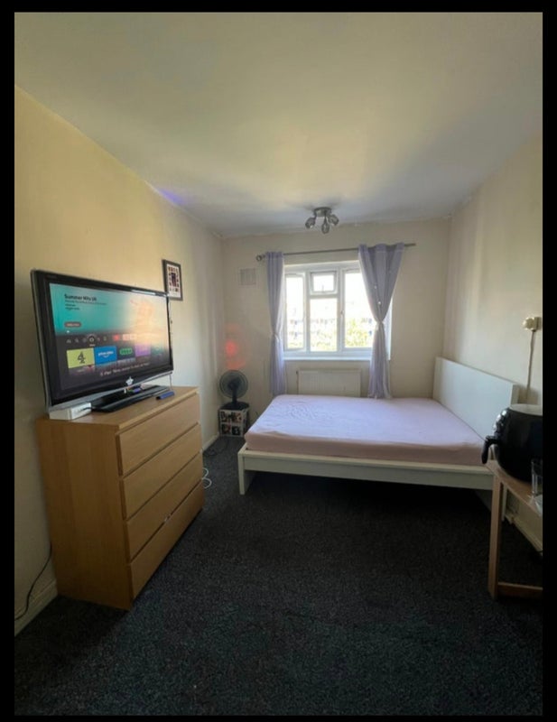 Room Deepdene Gardens in Greater London