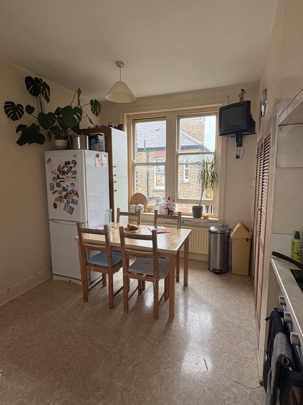 Room Elgin Avenue in City of Westminster