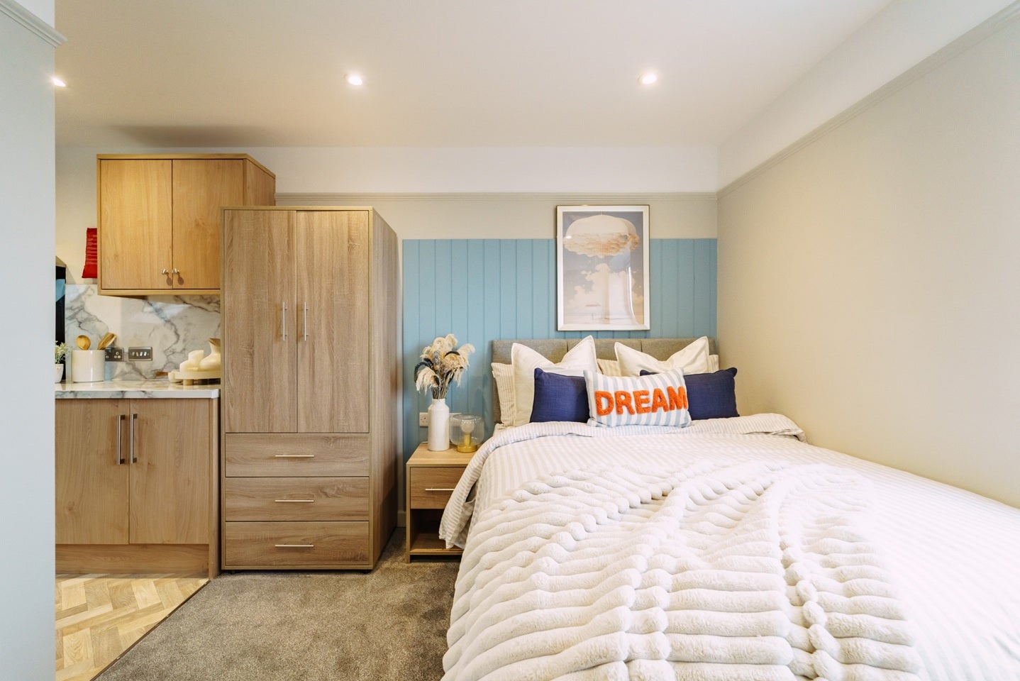 Room Dixon Street in Swindon