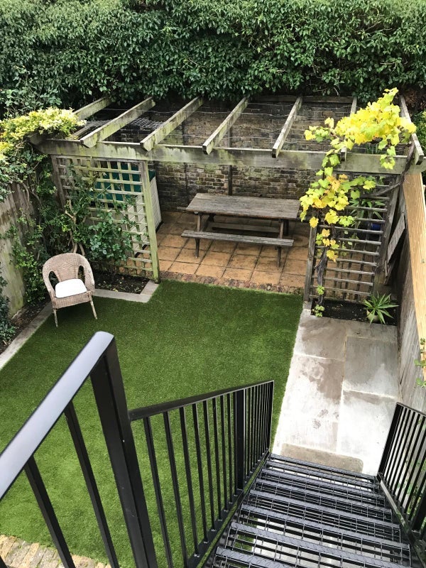 Room Hargwyne Street in Greater London