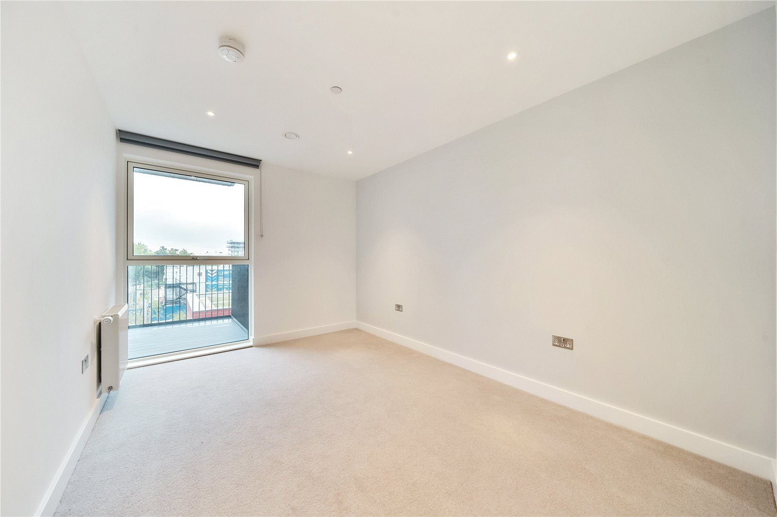Flat Henley Cross in Greater London