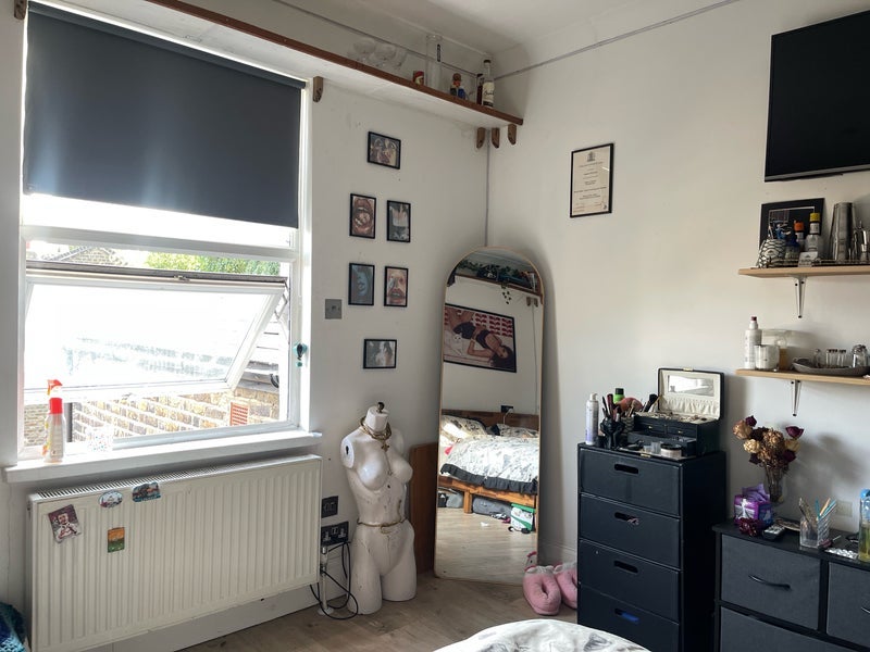Room Dresden Road in Greater London