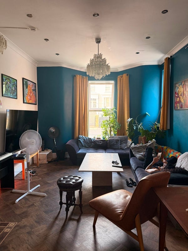 Room Dresden Road in Greater London