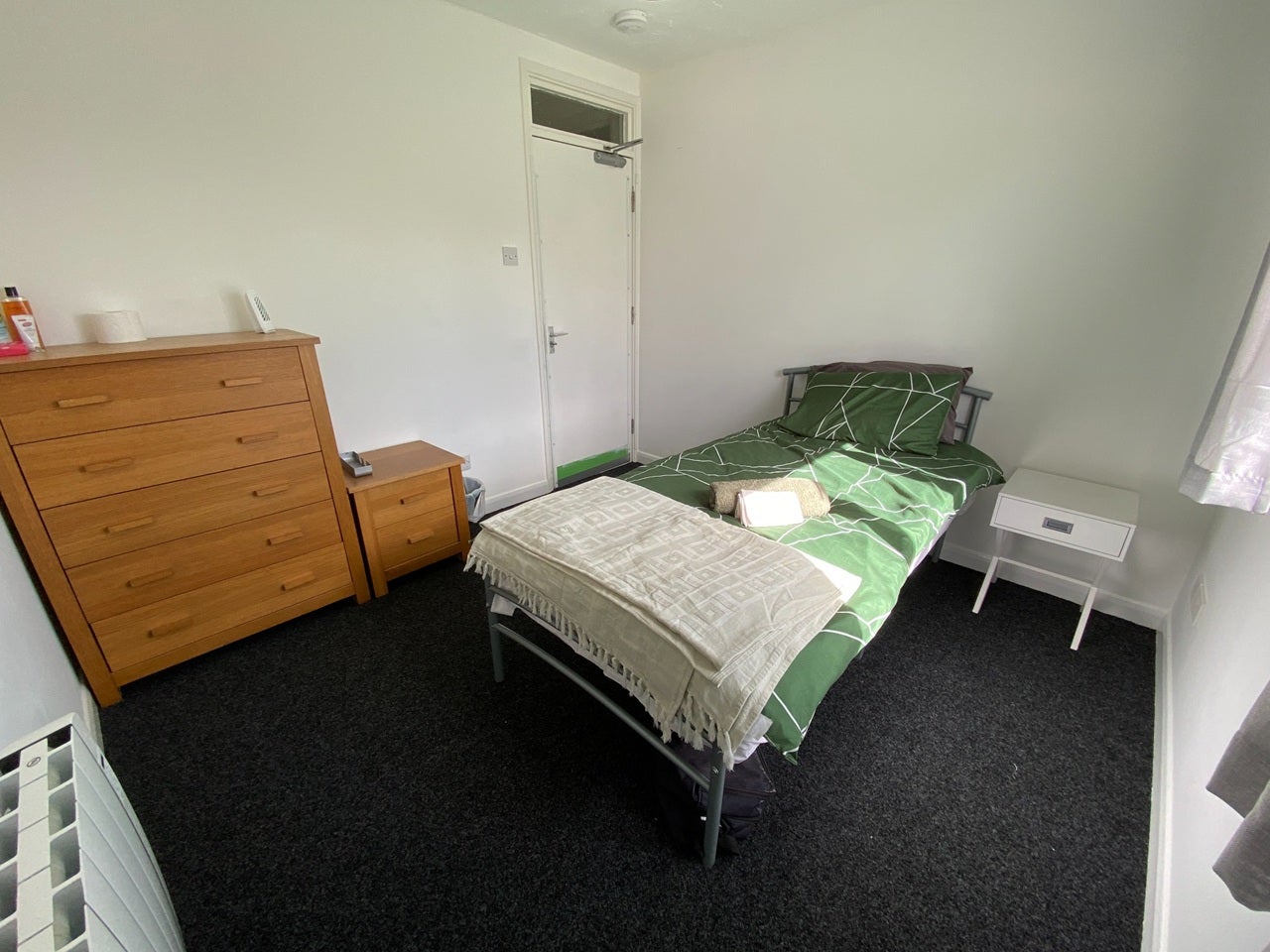 Room Roebuck Court in South Oxfordshire