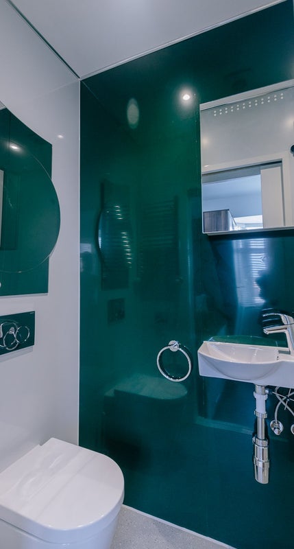 Room Bowmead in Greater London