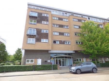 Flat Cherrydown East in Basildon
