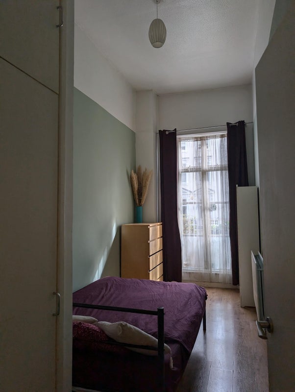 Room St George's Drive in City of Westminster