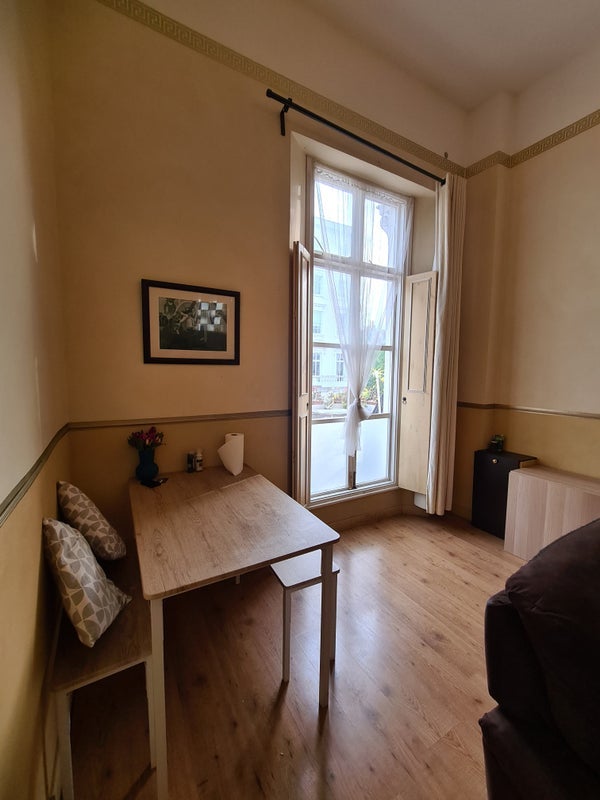 Room St George's Drive in City of Westminster